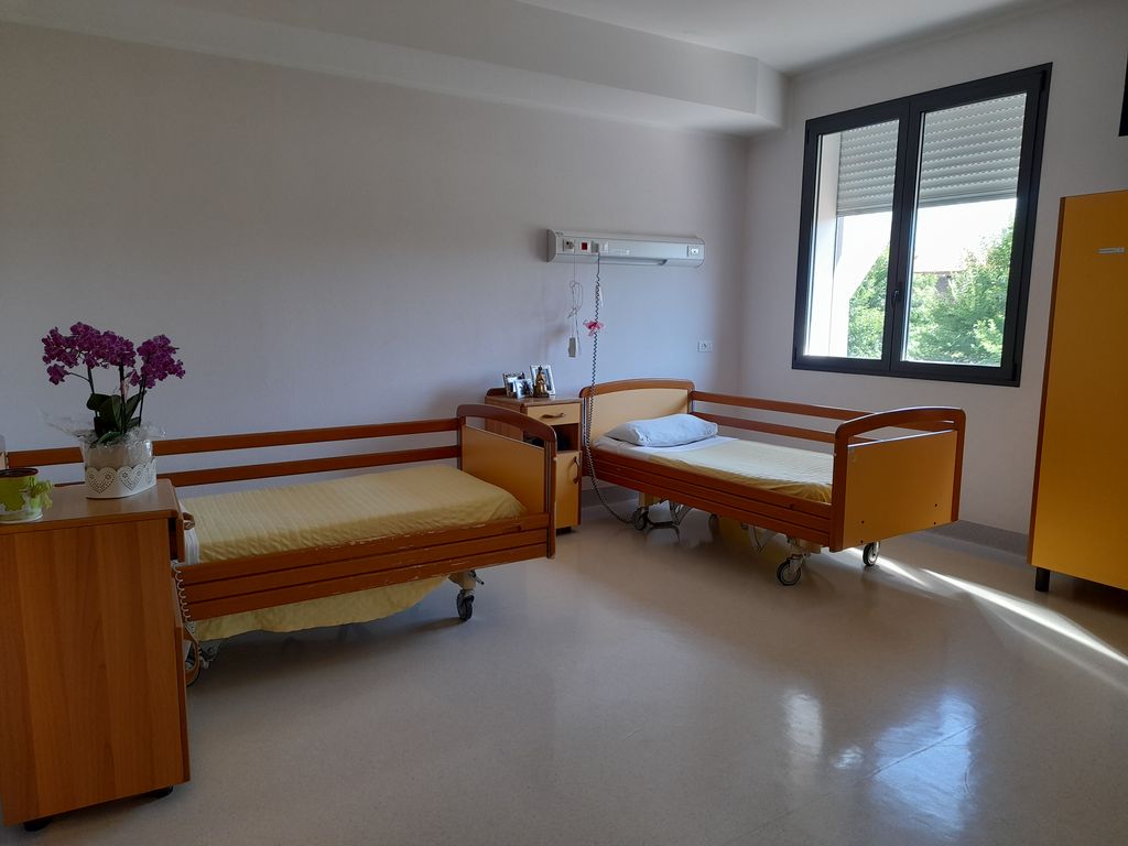 Nucleo giallo stanza tripla